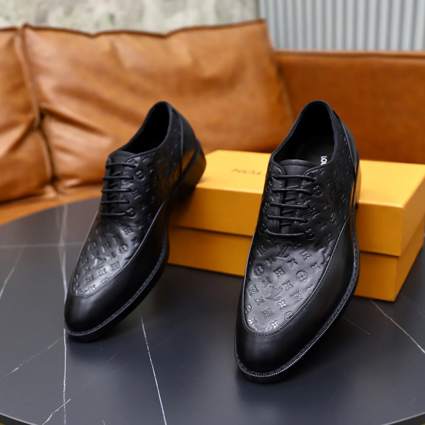 Men's shoes: 280🙅‍♂️🙅‍♂️🙅‍♂️Niuli Brand: LV Louis Vuitton Size: 39-44 (38, 45, 46 can be customized) Level: Counter classic Material: Original soft cowhide upper Comfortable cowhide lining Original lightweight outsole Style category: Formal business casual driving leather shoes Color: Color of the actual picture